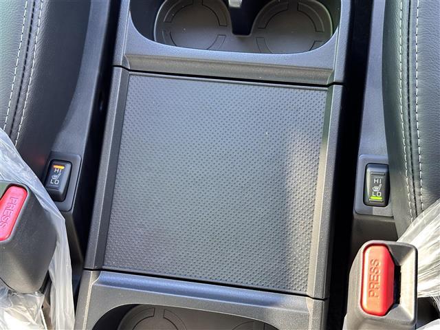 デリカD:5 ブラックエディション 7人乗り 登録済未使用車 e-Assist レーダークルーズコントロール アルパイン11型ナビ マルチアラウンドモニター 両側電動スライドドア パワーバックドア パワーシート シートヒーター LED(12枚目)