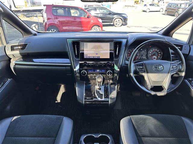 アルファード ２．５Ｓ　タイプゴールド　ツインムーンルーフ　セーフティセンス　レーダークルーズコントロール　ＢＳＭ　デジタルインナーミラー　純正１２インチフリップダウンモニター　９インチディスプレイオーディオ　両側電動スライドドア　ＬＥＤ（3枚目）