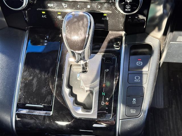 アルファード ２．５Ｓ　タイプゴールド　ツインムーンルーフ　セーフティセンス　レーダークルーズコントロール　ＢＳＭ　デジタルインナーミラー　純正１２インチフリップダウンモニター　９インチディスプレイオーディオ　両側電動スライドドア　ＬＥＤ（12枚目）