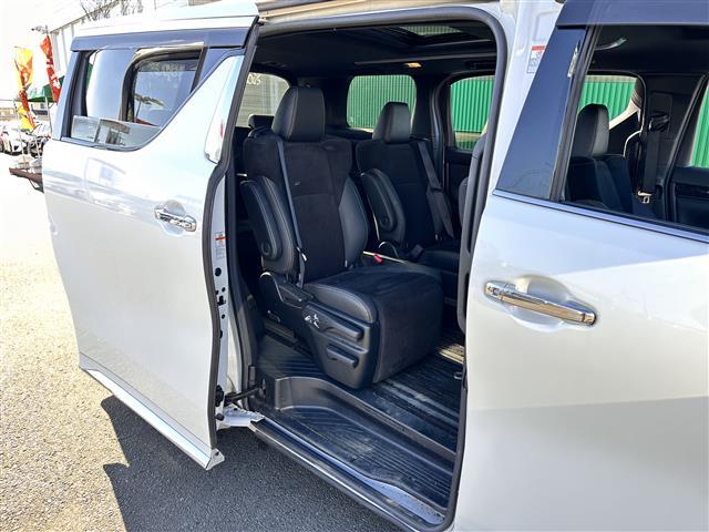 アルファード ２．５Ｓ　タイプゴールド　ツインムーンルーフ　セーフティセンス　レーダークルーズコントロール　ＢＳＭ　デジタルインナーミラー　純正１２インチフリップダウンモニター　９インチディスプレイオーディオ　両側電動スライドドア　ＬＥＤ（15枚目）