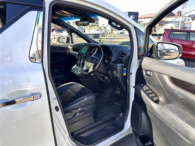 アルファード ２．５Ｓ　タイプゴールド　ツインムーンルーフ　セーフティセンス　レーダークルーズコントロール　ＢＳＭ　デジタルインナーミラー　純正１２インチフリップダウンモニター　９インチディスプレイオーディオ　両側電動スライドドア　ＬＥＤ（27枚目）