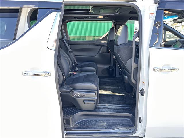 アルファード ２．５Ｓ　タイプゴールド　ツインムーンルーフ　セーフティセンス　レーダークルーズコントロール　ＢＳＭ　デジタルインナーミラー　純正１２インチフリップダウンモニター　９インチディスプレイオーディオ　両側電動スライドドア　ＬＥＤ（28枚目）