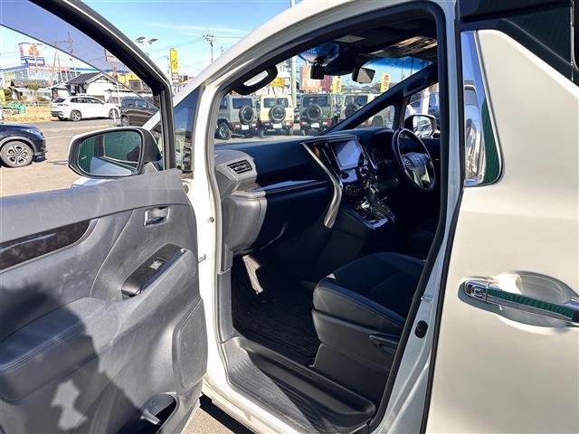 アルファード ２．５Ｓ　タイプゴールド　ツインムーンルーフ　セーフティセンス　レーダークルーズコントロール　ＢＳＭ　デジタルインナーミラー　純正１２インチフリップダウンモニター　９インチディスプレイオーディオ　両側電動スライドドア　ＬＥＤ（30枚目）