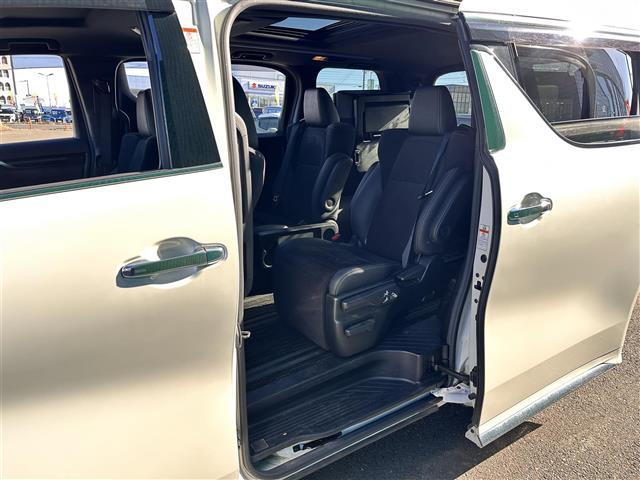 アルファード ２．５Ｓ　タイプゴールド　ツインムーンルーフ　セーフティセンス　レーダークルーズコントロール　ＢＳＭ　デジタルインナーミラー　純正１２インチフリップダウンモニター　９インチディスプレイオーディオ　両側電動スライドドア　ＬＥＤ（32枚目）