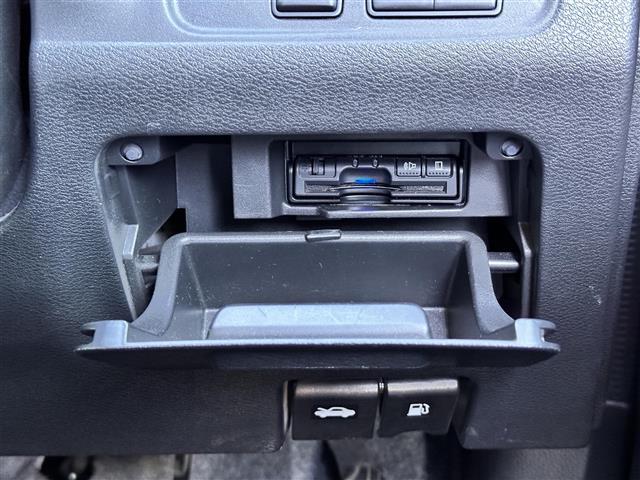 セレナ ハイウェイスター　セーフティパックＢ　プロパイロット　インテリジェントルームミラー　アラウンドビューモニター　純正９インチナビ　純正フリップダウンモニター　ＥＴＣ　ドラレコ　両側電動スライドドア　パーキングアシスト（13枚目）