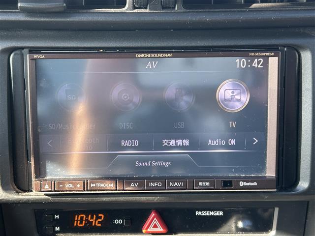 ８６ Ｇ　ＨＫＳ車高調　社外マフラー　社外ナビ　ＣＤ　ＤＶＤ　Ｂｌｕｅｔｏｏｔｈ　ＳＤ　フルセグＴＶ　社外１７インチアルミホイール　ディスチャージヘッドライト　フォグランプ　キーレスエントリー　純正フロアマット（4枚目）
