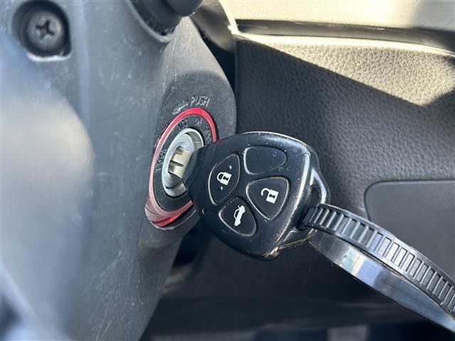 ８６ Ｇ　ＨＫＳ車高調　社外マフラー　社外ナビ　ＣＤ　ＤＶＤ　Ｂｌｕｅｔｏｏｔｈ　ＳＤ　フルセグＴＶ　社外１７インチアルミホイール　ディスチャージヘッドライト　フォグランプ　キーレスエントリー　純正フロアマット（7枚目）