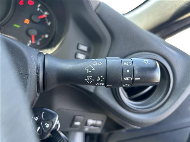 ８６ Ｇ　ＨＫＳ車高調　社外マフラー　社外ナビ　ＣＤ　ＤＶＤ　Ｂｌｕｅｔｏｏｔｈ　ＳＤ　フルセグＴＶ　社外１７インチアルミホイール　ディスチャージヘッドライト　フォグランプ　キーレスエントリー　純正フロアマット（9枚目）