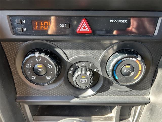 ８６ Ｇ　ＨＫＳ車高調　社外マフラー　社外ナビ　ＣＤ　ＤＶＤ　Ｂｌｕｅｔｏｏｔｈ　ＳＤ　フルセグＴＶ　社外１７インチアルミホイール　ディスチャージヘッドライト　フォグランプ　キーレスエントリー　純正フロアマット（11枚目）