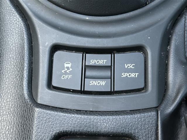 ８６ Ｇ　ＨＫＳ車高調　社外マフラー　社外ナビ　ＣＤ　ＤＶＤ　Ｂｌｕｅｔｏｏｔｈ　ＳＤ　フルセグＴＶ　社外１７インチアルミホイール　ディスチャージヘッドライト　フォグランプ　キーレスエントリー　純正フロアマット（12枚目）