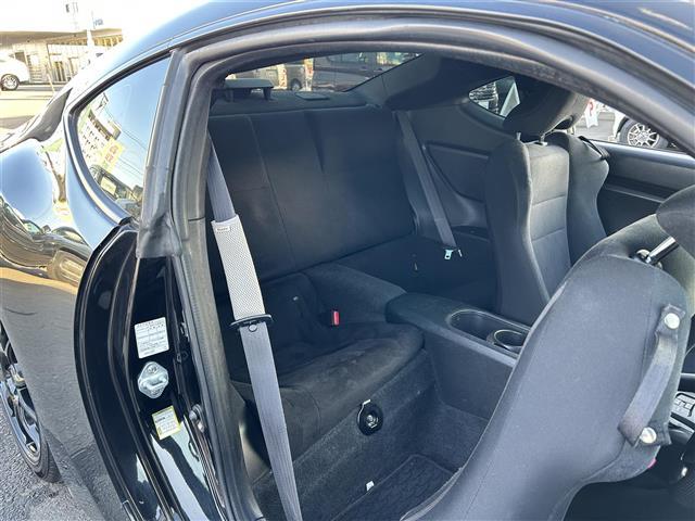 ８６ Ｇ　ＨＫＳ車高調　社外マフラー　社外ナビ　ＣＤ　ＤＶＤ　Ｂｌｕｅｔｏｏｔｈ　ＳＤ　フルセグＴＶ　社外１７インチアルミホイール　ディスチャージヘッドライト　フォグランプ　キーレスエントリー　純正フロアマット（15枚目）