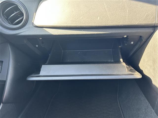 ８６ Ｇ　ＨＫＳ車高調　社外マフラー　社外ナビ　ＣＤ　ＤＶＤ　Ｂｌｕｅｔｏｏｔｈ　ＳＤ　フルセグＴＶ　社外１７インチアルミホイール　ディスチャージヘッドライト　フォグランプ　キーレスエントリー　純正フロアマット（26枚目）