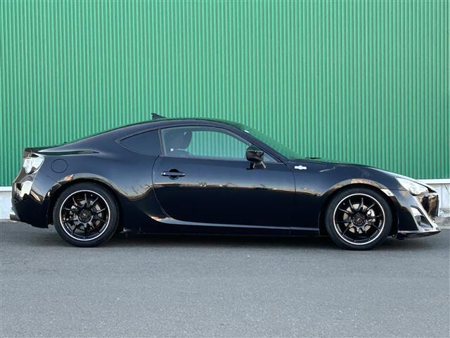 ８６ Ｇ　ＨＫＳ車高調　社外マフラー　社外ナビ　ＣＤ　ＤＶＤ　Ｂｌｕｅｔｏｏｔｈ　ＳＤ　フルセグＴＶ　社外１７インチアルミホイール　ディスチャージヘッドライト　フォグランプ　キーレスエントリー　純正フロアマット（35枚目）