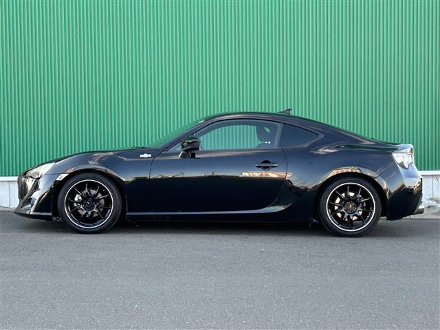 ８６ Ｇ　ＨＫＳ車高調　社外マフラー　社外ナビ　ＣＤ　ＤＶＤ　Ｂｌｕｅｔｏｏｔｈ　ＳＤ　フルセグＴＶ　社外１７インチアルミホイール　ディスチャージヘッドライト　フォグランプ　キーレスエントリー　純正フロアマット（36枚目）