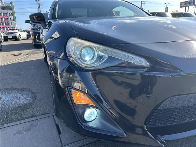 ８６ Ｇ　ＨＫＳ車高調　社外マフラー　社外ナビ　ＣＤ　ＤＶＤ　Ｂｌｕｅｔｏｏｔｈ　ＳＤ　フルセグＴＶ　社外１７インチアルミホイール　ディスチャージヘッドライト　フォグランプ　キーレスエントリー　純正フロアマット（38枚目）