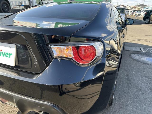 ８６ Ｇ　ＨＫＳ車高調　社外マフラー　社外ナビ　ＣＤ　ＤＶＤ　Ｂｌｕｅｔｏｏｔｈ　ＳＤ　フルセグＴＶ　社外１７インチアルミホイール　ディスチャージヘッドライト　フォグランプ　キーレスエントリー　純正フロアマット（40枚目）