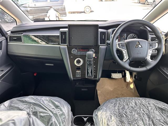 デリカD:5 シャモニー 7人乗り 登録済未使用車 マルチアラウンドモニター e-Assist レーダークルーズコントロール 両側電動スライドドア パワーバックドア シートヒーター ステアリングヒーター(3枚目)