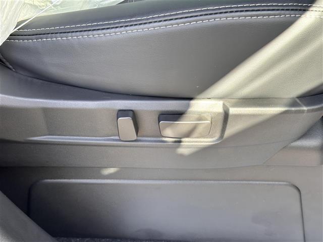 デリカD:5 シャモニー 7人乗り 登録済未使用車 マルチアラウンドモニター e-Assist レーダークルーズコントロール 両側電動スライドドア パワーバックドア シートヒーター ステアリングヒーター(7枚目)