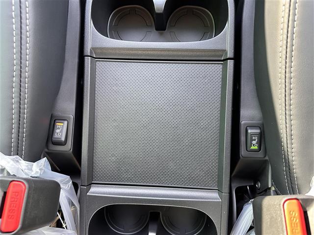 デリカD:5 シャモニー 7人乗り 登録済未使用車 マルチアラウンドモニター e-Assist レーダークルーズコントロール 両側電動スライドドア パワーバックドア シートヒーター ステアリングヒーター(13枚目)