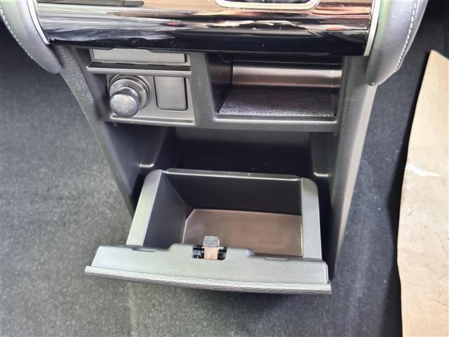 デリカD:5 シャモニー 7人乗り 登録済未使用車 マルチアラウンドモニター e-Assist レーダークルーズコントロール 両側電動スライドドア パワーバックドア シートヒーター ステアリングヒーター(25枚目)