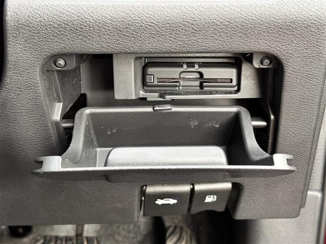 セレナ e-パワー ハイウェイスターV セーフティパックA アラウンドビューモニター 純正フリップダウンモニター 純正10インチナビ ETC ドライブレコーダー ハンズフリー両側電動スライドドア 純正OP16インチAW 後席オートエアコン(13枚目)