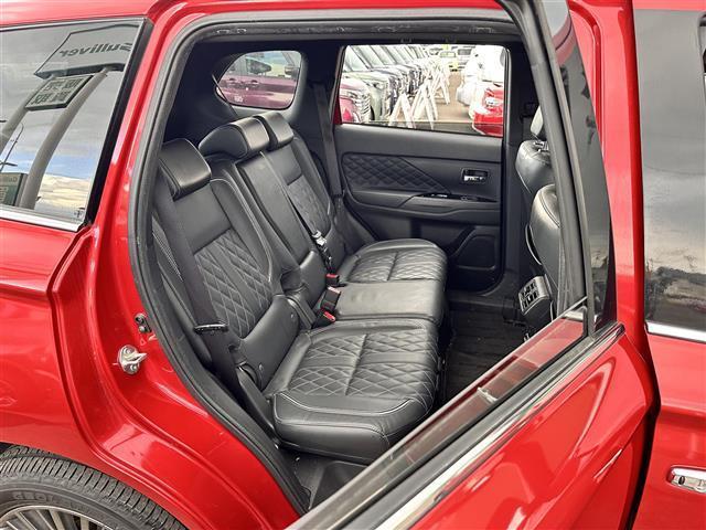 アウトランダーPHEV Sエディション 4WD サンルーフ 純正ディスプレイオーディオ RockFord Fosgaスピーカー 全周囲カメラ バックカメラ 電動リアゲート ビルシュタイン製ダンパー パワーシート ハンドルヒーター(15枚目)