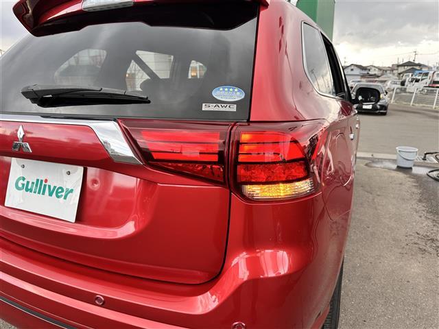 アウトランダーPHEV Sエディション 4WD サンルーフ 純正ディスプレイオーディオ RockFord Fosgaスピーカー 全周囲カメラ バックカメラ 電動リアゲート ビルシュタイン製ダンパー パワーシート ハンドルヒーター(40枚目)