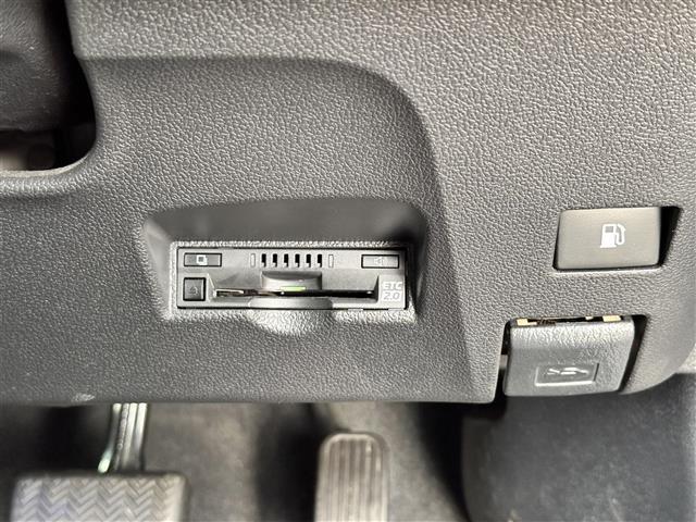 プリウス Aツーリングセレクション セーフティセンス レーダークルーズコントロール BSM パーキングアシスト 純正ナビ バックカメラ ドライブレコーダー ETC ヘッドアップディスプレイ 合皮シート シートヒーター 純正17インチAW(6枚目)