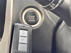 【スマートキー＆プッシュスタート】鍵を挿さずにポケットに入れたまま鍵の開閉、エンジンの始動まで行えます。 7