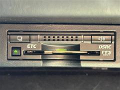 【ＥＴＣ２．０（ＤＳＲＣ／ＩＴＳスポット）】ＥＴＣカードを挿入すれば料金所はノンストップで通過できます。ＥＴＣ限定の割引や、高速道路の情報提供サービスを利用できます。 7
