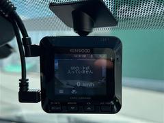【ドライブレコーダー】映像・音声などの運転中の記録を残します。事故などを起こした起こされた時の証拠になりえますので、もしも時でも安心ですね。 6