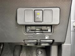【クリアランスソナー】駐車、発進の低速走行時に、周囲の障害物をブザーとディスプレイ表示でお知らせして、衝突回避をサポートします！ 6