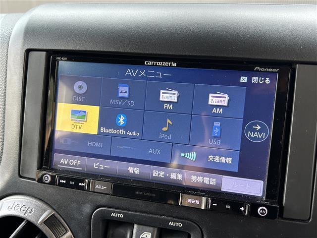 ジープ・ラングラーアンリミテッド スポーツ　ナビ　フルセグＴＶ　Ｂｌｕｅｔｏｏｔｈ　ＣＤ　ＤＶＤ　ＵＳＢ　ＳＤ　バック／サイドカメラ　クルーズコントロール　ダウンヒルアシスト　オートＡＣ　純正ＡＷ（13枚目）