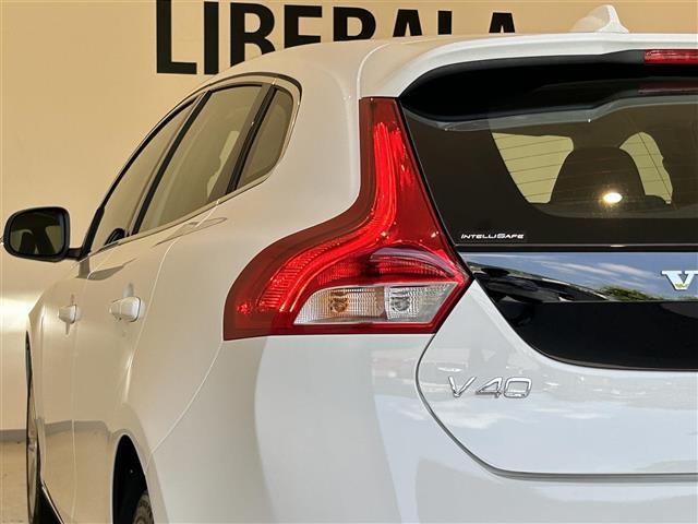 Ｖ４０ Ｄ４　インスクリプション　ＡＣＣ　ＢＳＭ　レーンキープ　純正ナビ　バックカメラ　Ｈａｒｍａｎ／Ｋａｒｄｏｎ　ＣＤ／ＤＶＤ　黒レザーシート　シートヒーター　パワーシート　コーナーセンサー　ＬＥＤライト　スマートキー　ＥＴＣ（46枚目）