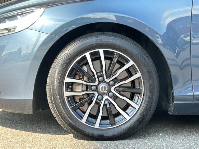 V40 T3 モメンタム ナビ バックカメラ コーナーセンサー CD/DVD ACC BSM レーンキープ 衝突軽減B ハーフレザーシート シートヒーター スマートキー LEDヘッドライト 純正16インチAW ETC(33枚目)