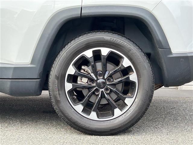 ジープ・コンパス ロンジチュード 後期 ACC/BSM 黒半革 AppleCarPlay AndroidAuto リアバックアップカメラ Bluetooth 前後ソナー スマートキー F/Rパーキングアシスト 純正17インチAW(32枚目)