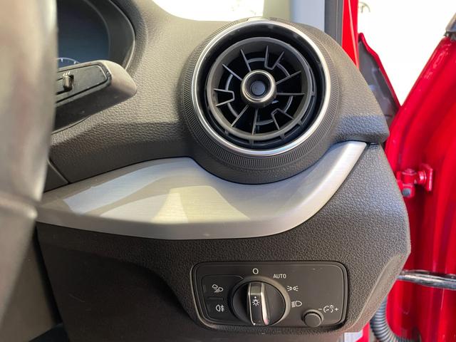 Q2 30TFSIスポーツ ナビ バックカメラ フルセグ バーチャルコックピット 前後ソナー ACC BSM レーンキープ シートヒーター AUDIドライブセレクト パワーバックドア アドバンストキー LEDライト 純正17AW(21枚目)