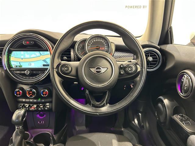 MINI クーパーS 純正ナビ Bluetooth バックカメラ クルーズコントロール インテリアサーフェス(ブラックチェッカード) スマートキー ETC 後ソナー OP純正17インチAW(コスモススポークブラック)(4枚目)