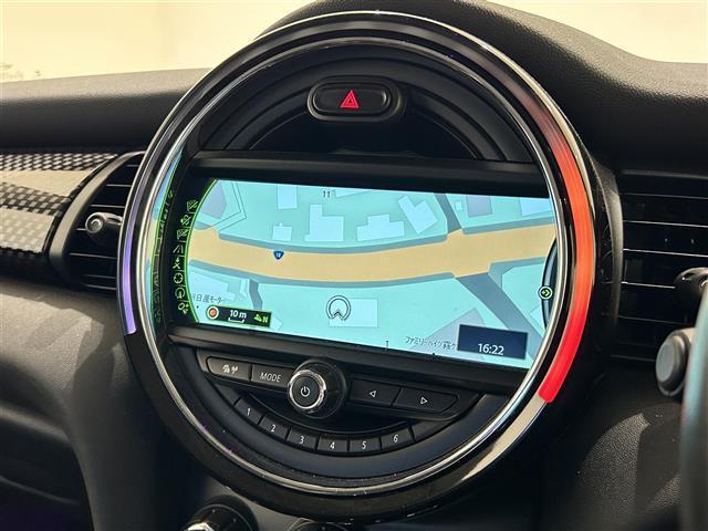 MINI クーパーS 純正ナビ Bluetooth バックカメラ クルーズコントロール インテリアサーフェス(ブラックチェッカード) スマートキー ETC 後ソナー OP純正17インチAW(コスモススポークブラック)(6枚目)