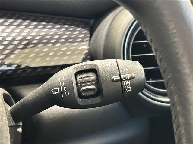 MINI クーパーS 純正ナビ Bluetooth バックカメラ クルーズコントロール インテリアサーフェス(ブラックチェッカード) スマートキー ETC 後ソナー OP純正17インチAW(コスモススポークブラック)(21枚目)