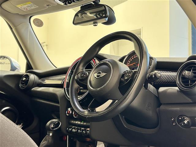 MINI クーパーS 純正ナビ Bluetooth バックカメラ クルーズコントロール インテリアサーフェス(ブラックチェッカード) スマートキー ETC 後ソナー OP純正17インチAW(コスモススポークブラック)(24枚目)