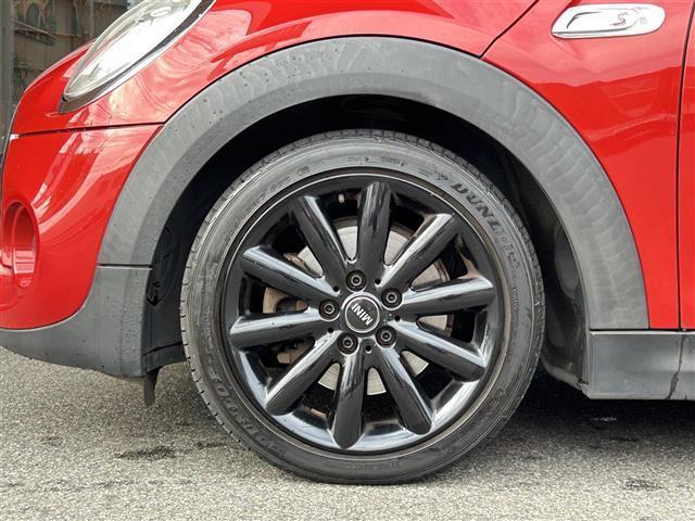 MINI クーパーS 純正ナビ Bluetooth バックカメラ クルーズコントロール インテリアサーフェス(ブラックチェッカード) スマートキー ETC 後ソナー OP純正17インチAW(コスモススポークブラック)(32枚目)