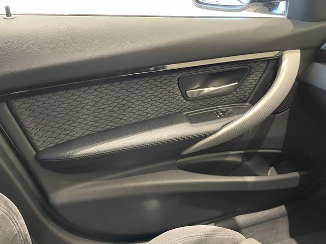 ３シリーズ ３２０ｄ　Ｍスポーツ　ＡＣＣ／ＢＳＭ　アンビエントライト　純正ナビ　Ｂカメラ　Ｂｌｕｅｔｏｏｔｈ　ＣＤ／ＤＶＤ　パドルシフト　後ソナー　コンフォートアクセス　純正ＯＰ１９インチＡＷ（ダブルスポーク・スタイリング７９１Ｍ）（16枚目）