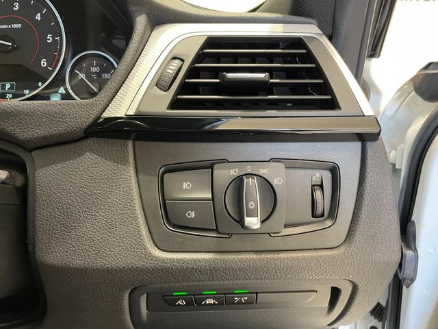 ３シリーズ ３２０ｄ　Ｍスポーツ　ＡＣＣ／ＢＳＭ　アンビエントライト　純正ナビ　Ｂカメラ　Ｂｌｕｅｔｏｏｔｈ　ＣＤ／ＤＶＤ　パドルシフト　後ソナー　コンフォートアクセス　純正ＯＰ１９インチＡＷ（ダブルスポーク・スタイリング７９１Ｍ）（22枚目）