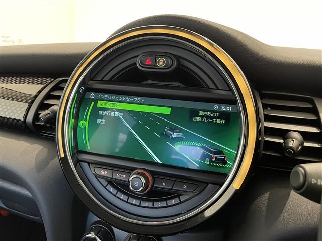ＭＩＮＩ クーパーＳ　パーキングアシスタンスＰＫＧ　純正ナビ　アクティブクルーズコントロール　アンビエントライト　バックカメラ　ユニオンジャックテール　前後クリアランスソナー　コンフォートアクセス　純正１７インチＡＷ（7枚目）