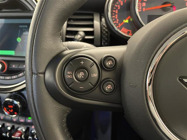 ＭＩＮＩ クーパーＳ　パーキングアシスタンスＰＫＧ　純正ナビ　アクティブクルーズコントロール　アンビエントライト　バックカメラ　ユニオンジャックテール　前後クリアランスソナー　コンフォートアクセス　純正１７インチＡＷ（14枚目）