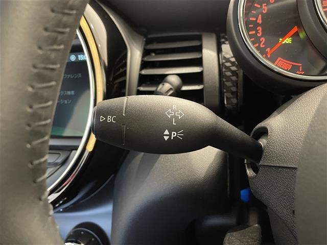 ＭＩＮＩ クーパーＳ　パーキングアシスタンスＰＫＧ　純正ナビ　アクティブクルーズコントロール　アンビエントライト　バックカメラ　ユニオンジャックテール　前後クリアランスソナー　コンフォートアクセス　純正１７インチＡＷ（16枚目）