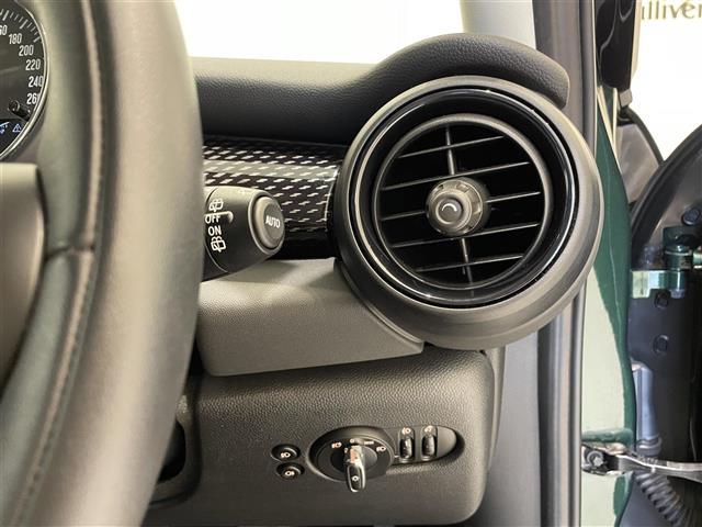 ＭＩＮＩ クーパーＳ　パーキングアシスタンスＰＫＧ　純正ナビ　アクティブクルーズコントロール　アンビエントライト　バックカメラ　ユニオンジャックテール　前後クリアランスソナー　コンフォートアクセス　純正１７インチＡＷ（18枚目）