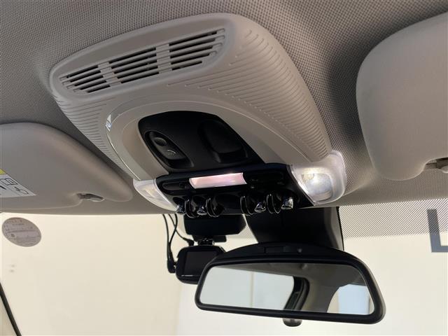 ＭＩＮＩ クーパーＳ　パーキングアシスタンスＰＫＧ　純正ナビ　アクティブクルーズコントロール　アンビエントライト　バックカメラ　ユニオンジャックテール　前後クリアランスソナー　コンフォートアクセス　純正１７インチＡＷ（20枚目）