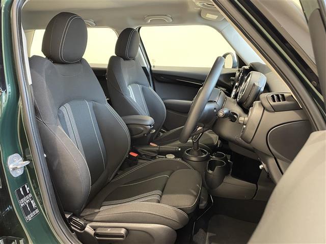 ＭＩＮＩ クーパーＳ　パーキングアシスタンスＰＫＧ　純正ナビ　アクティブクルーズコントロール　アンビエントライト　バックカメラ　ユニオンジャックテール　前後クリアランスソナー　コンフォートアクセス　純正１７インチＡＷ（22枚目）